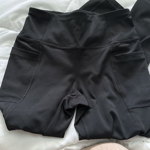 lolë leggings with pockets - Picture 2 of 3